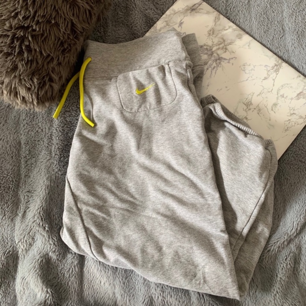 Nike sweatpants . Unique foldable band